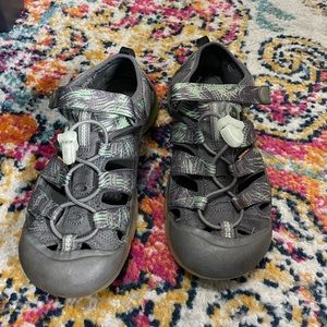 Keens youth size 3 water/hiking shoe
